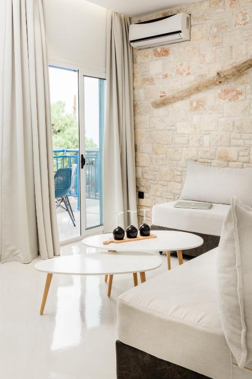 Двухместный (Большой двухместный номер с 1 кроватью) апарт-отеля Vrachos Lofts, Афитос