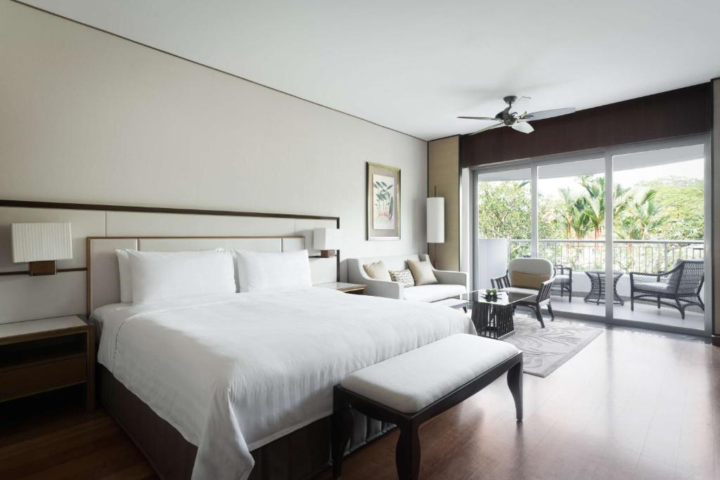 Двухместный (Номер Делюкс с кроватью размера «king-size» и видом на город, Садовое крыло) отеля Shangri-La Hotel Singapore, Сингапур (город)