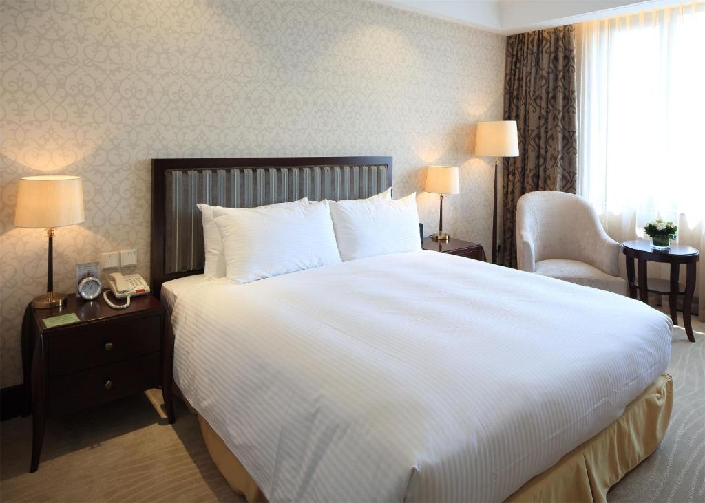 Двухместный (Улучшенный номер с кроватью размера «queen-size») отеля Evergreen Laurel Hotel, Shanghai, Шанхай