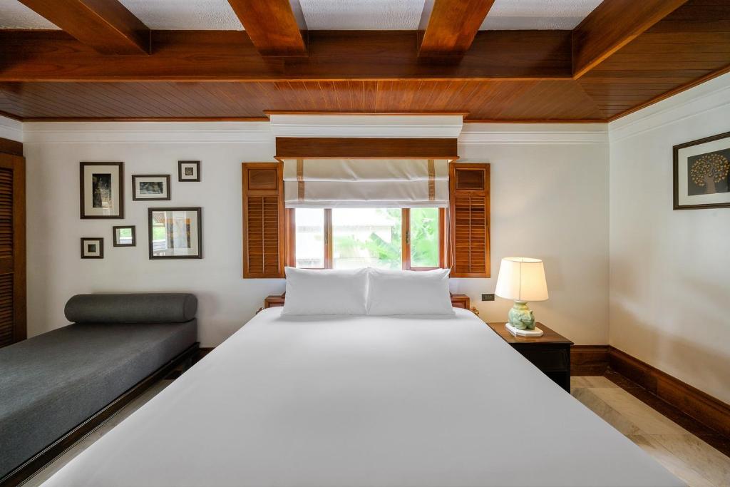 Двухместный (Вилла с ванной у бассейна с лагуной) курортного отеля Thavorn Beach Village Resort & Spa Phuket, Пхукет
