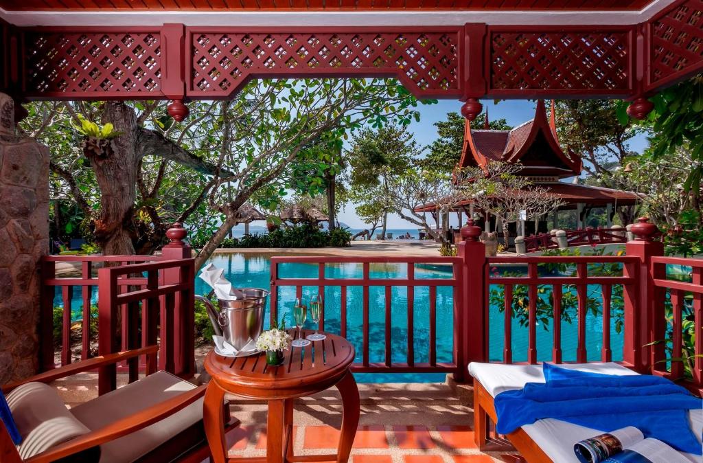 Двухместный (Предложение Staycation — Номер с ванной и доступом к бассейну в форме лагуны) курортного отеля Thavorn Beach Village Resort & Spa Phuket, Пхукет