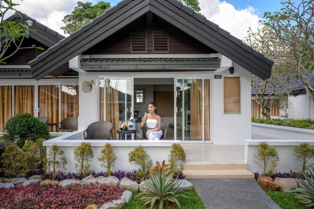 Двухместный (Предложение Staycation — Номер, вид на тропический сад) курортного отеля Thavorn Beach Village Resort & Spa Phuket, Пхукет