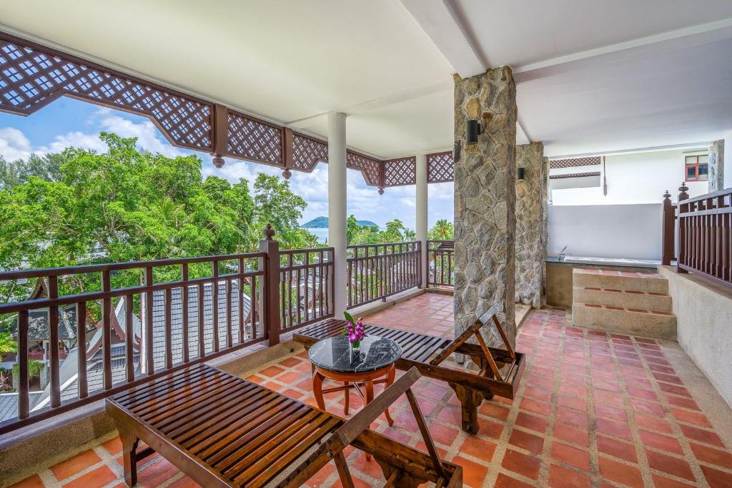 Сьюит (Люкс на склоне холма с 1 спальней и ванной на террасе) курортного отеля Thavorn Beach Village Resort & Spa Phuket, Пхукет