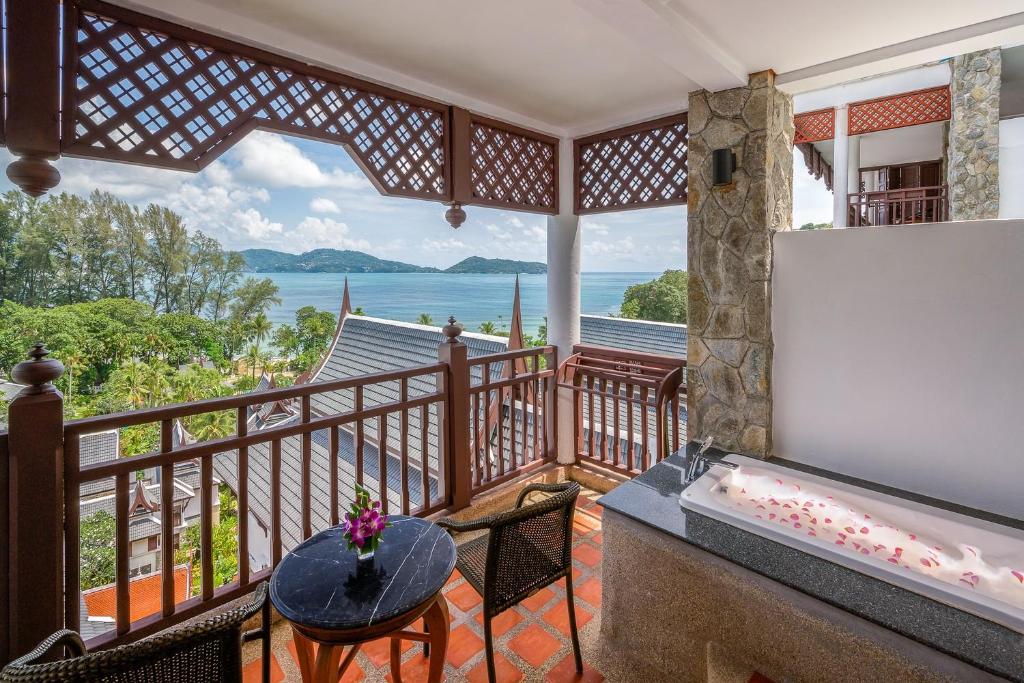 Сьюит (Люкс на склоне холма с 2 спальнями и ванной на террасе, вид на море) курортного отеля Thavorn Beach Village Resort & Spa Phuket, Пхукет