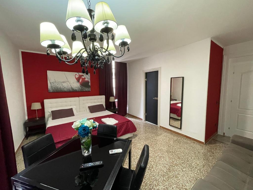 Двухместный (Двухместный номер с 1 кроватью и собственной ванной комнатой) гостевого дома Angioino Rooms, Неаполь