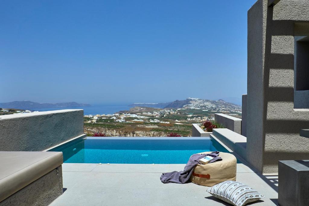 Сьюит (Улучшенный люкс ARIA с собственным бассейном) апарт-отеля Halcyon Days Suites, Пиргос (Эгейские острова)