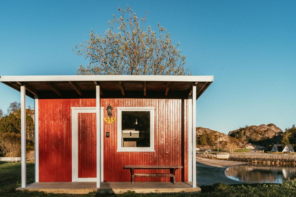 Номер (Бюджетный коттедж с общей ванной комнатой), Lofoten turist- og rorbusenter