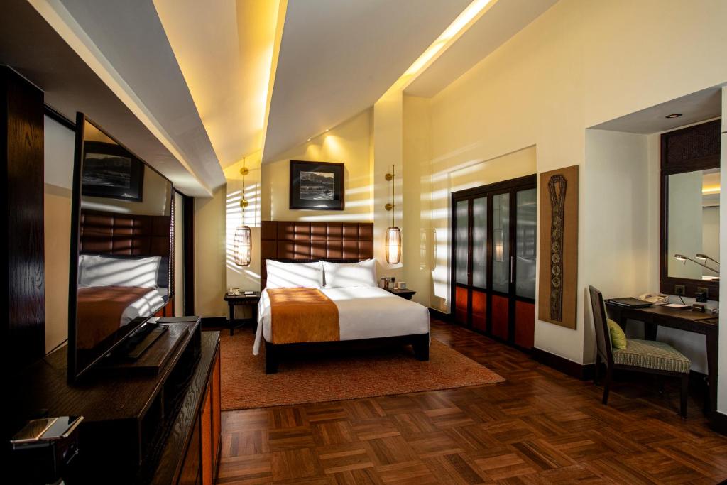 Сьюит (Люкс «Лотос» с кроватью размера «king-size») отеля InterContinental Hanoi Westlake, Ханой