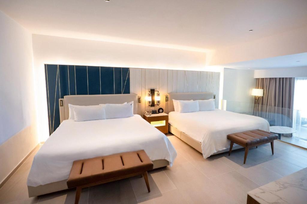 Сьюит (Полулюкс «Айлендер» с 2 кроватями размера «king-size» и диваном) курортного отеля Hard Rock Hotel & Casino Punta Cana All Inclusive, Пунта-Кана