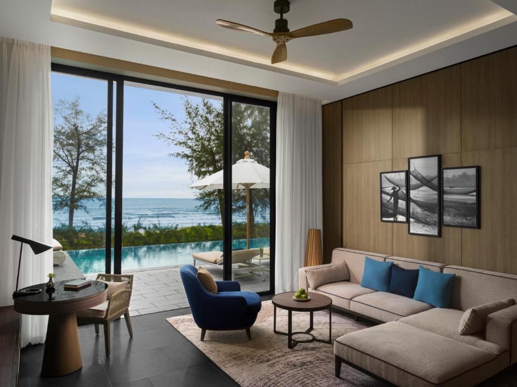 Вилла (1 Bedroom Beachfront Pool Villa) отеля Crowne Plaza Phu Quoc Starbay, an IHG Hotel, Дуонг-Донг