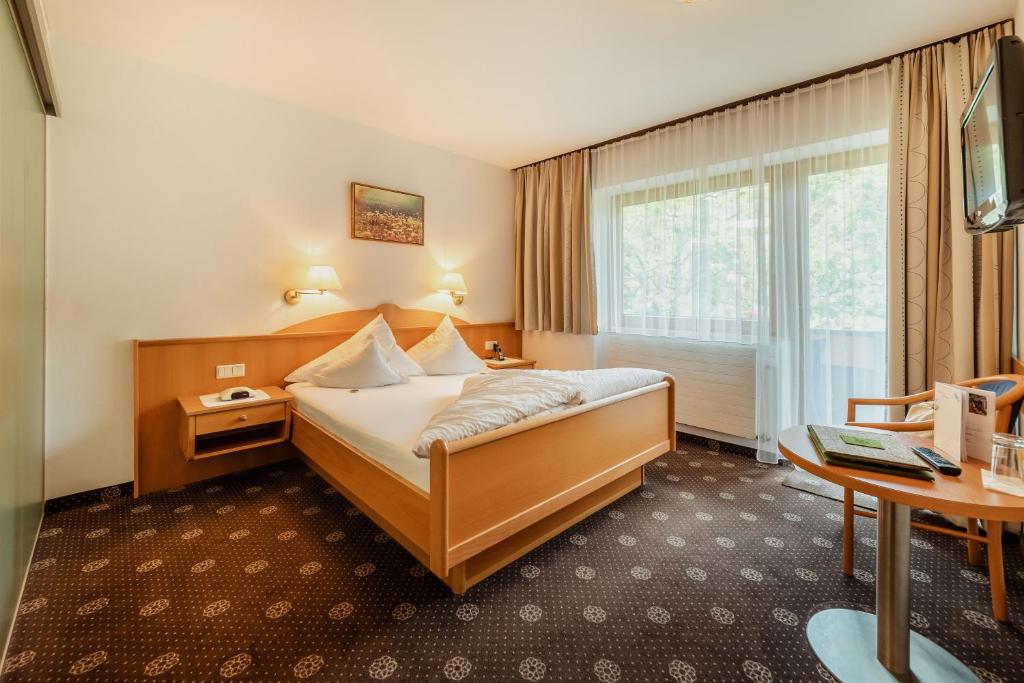 Двухместный (Стандартный двухместный номер с 1 кроватью и балконом) отеля Hotel Hochzillertal, Целль-ам-Циллер