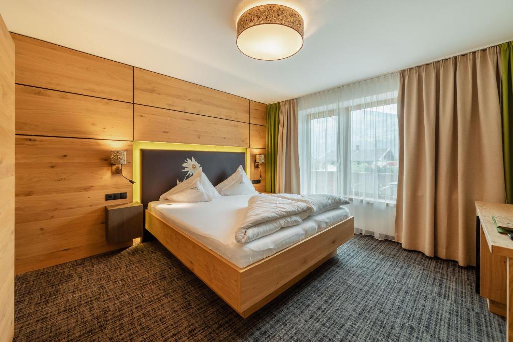 Двухместный (Улучшенный двухместный номер с 1 кроватью) отеля Hotel Hochzillertal, Целль-ам-Циллер