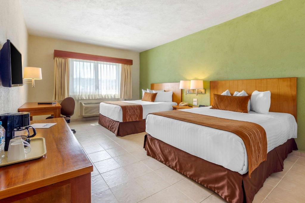 Двухместный (Двухместный номер с 2 двуспальными кроватями) отеля Comfort Inn Puerto Vallarta, Пуэрто-Вальярта
