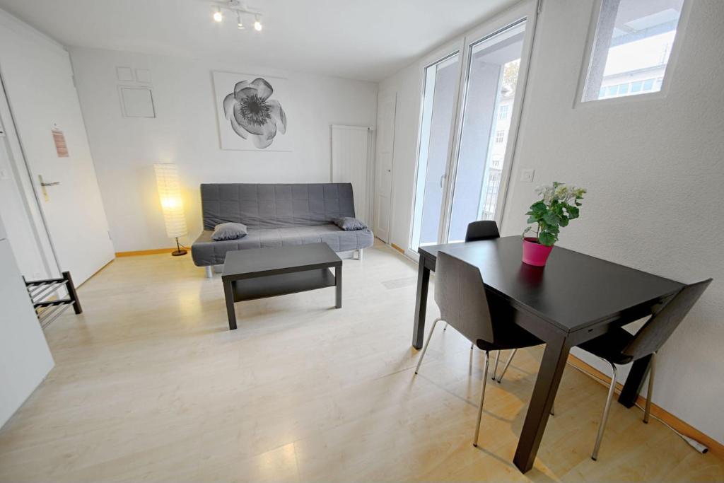 Апартаменты (One Bedroom Apartment with balcony L), HITrental Letzigrund - Apartment