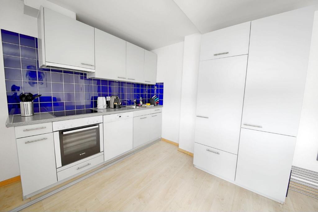 Апартаменты (One Bedroom Apartment with balcony H), HITrental Letzigrund - Apartment