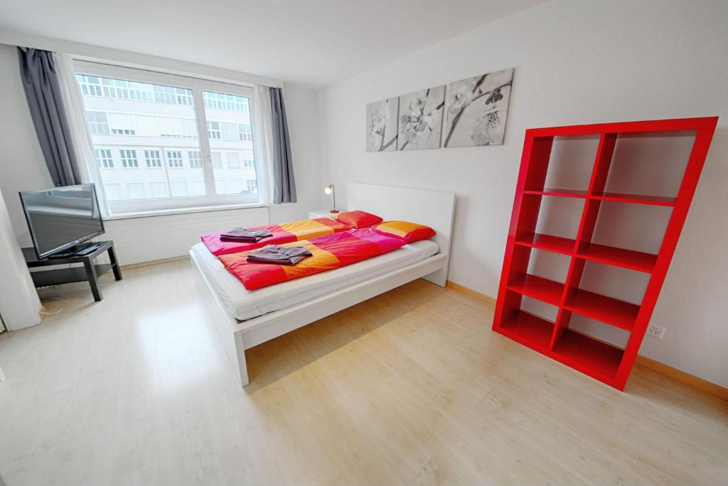 Апартаменты (One Bedroom Apartment with balcony L), HITrental Letzigrund - Apartment