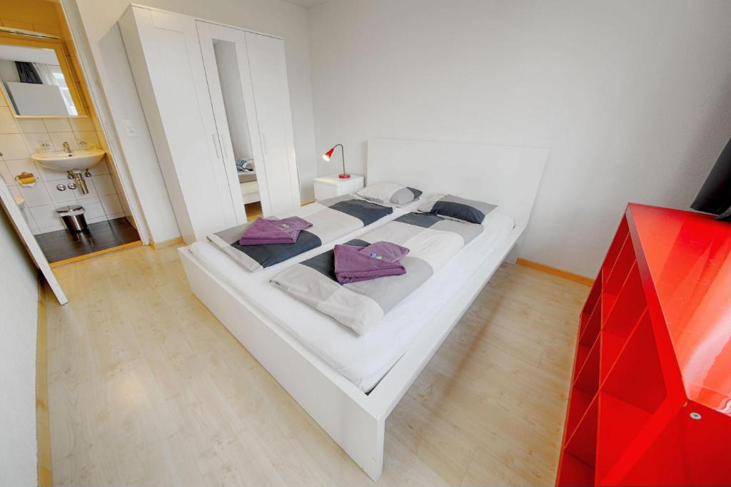 Апартаменты (One Bedroom Apartment with balcony Q), HITrental Letzigrund - Apartment