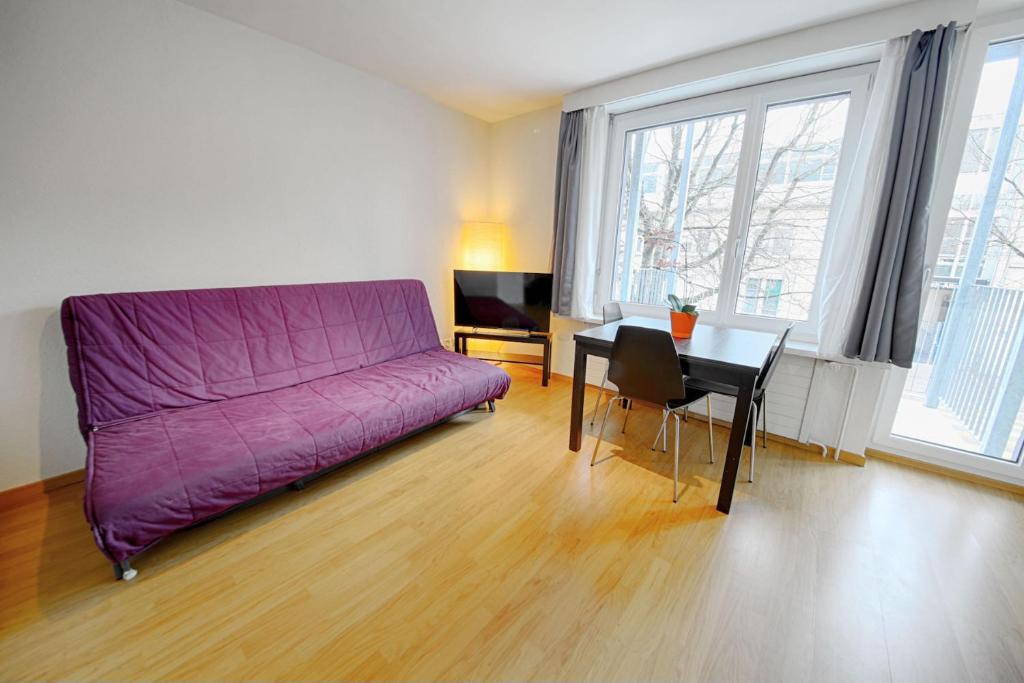 Апартаменты (One Bedroom Apartment with balcony U), HITrental Letzigrund - Apartment