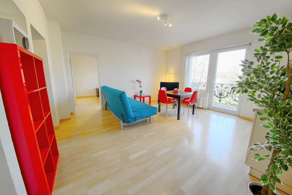 Апартаменты (Two Bedroom Apartment with balcony  A), HITrental Stauffacher Apartments