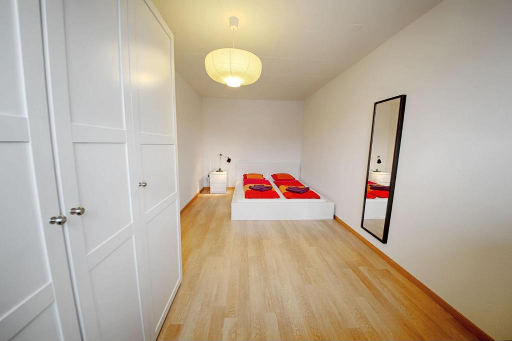 Апартаменты (One Bedroom Apartment with balcony J), HITrental Letzigrund - Apartment