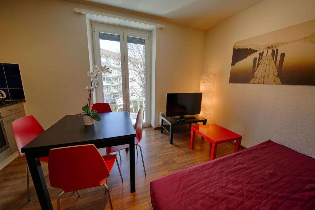 Апартаменты (Апартаменты «E» с 1 спальней и балконом), HITrental Oerlikon Apartments