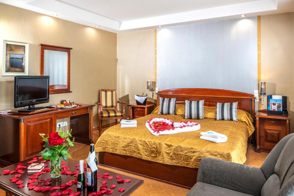 Двухместный (Улучшенный двухместный номер с 1 кроватью) отеля Duna Relax & Event Hotel, Будапешт