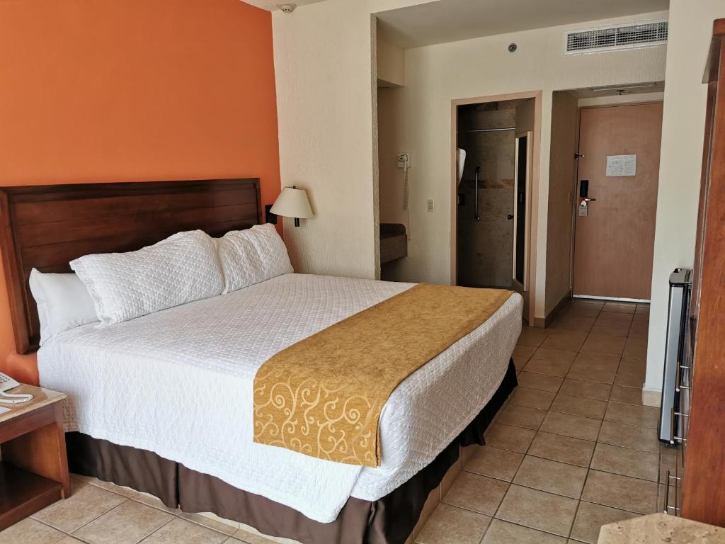 Студио (Номер-студио с кроватью размера «king-size») курортного отеля Canto del Sol Plaza Vallarta Beach & Tennis Resort - Все включено, Пуэрто-Вальярта