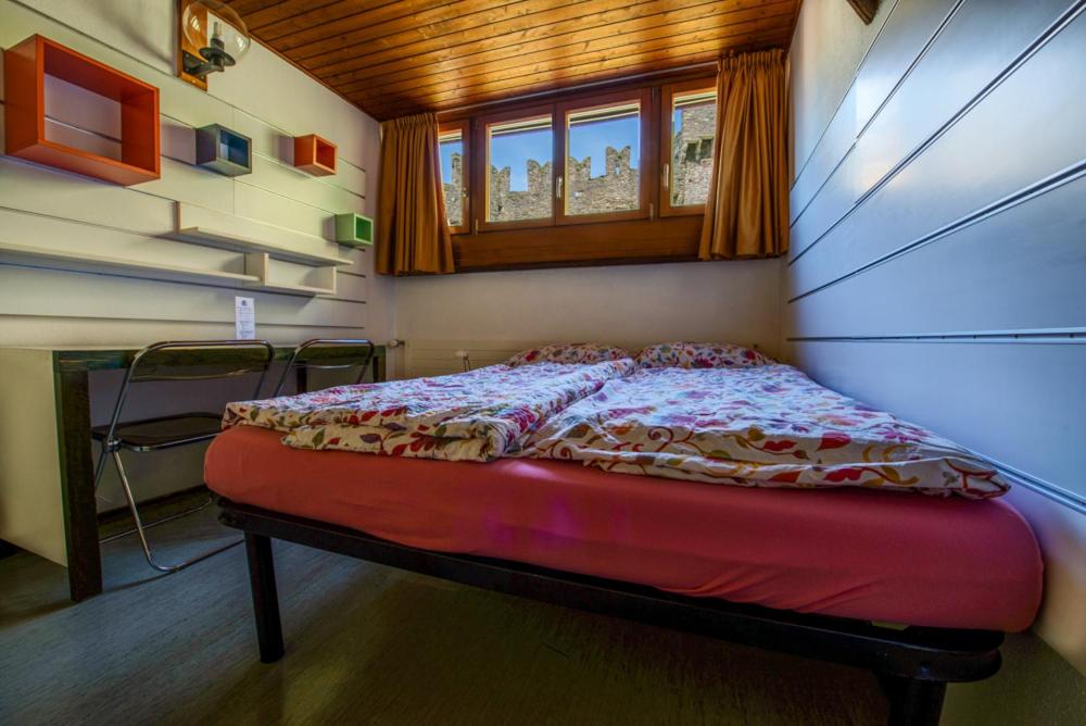 Двухместный (Двухместный номер с 1 кроватью и общей ванной комнатой) хостела Bellinzona Youth Hostel, Беллинцона