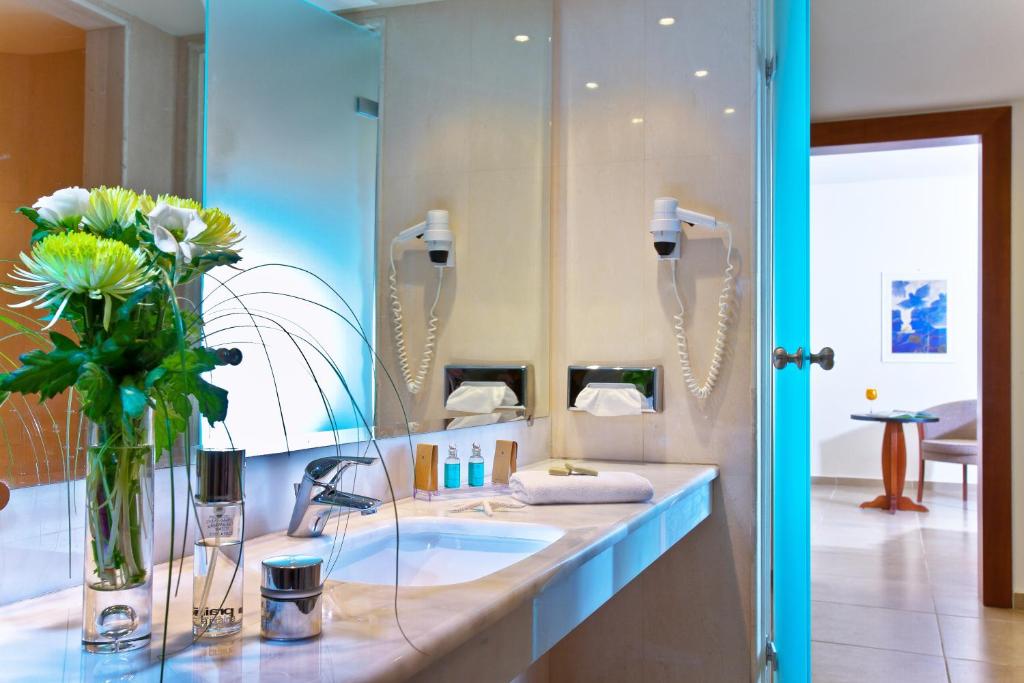 Двухместный (Двухместный номер с 1 кроватью или 2 отдельными кроватями, вид на сад) курортного отеля Apollonia Beach Resort & Spa, Амудара