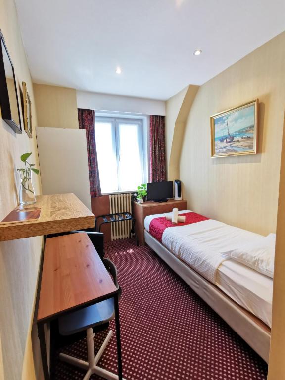 Одноместный (Small Single Room with External Bathroom) отеля Hotel Cardiff, Остенде