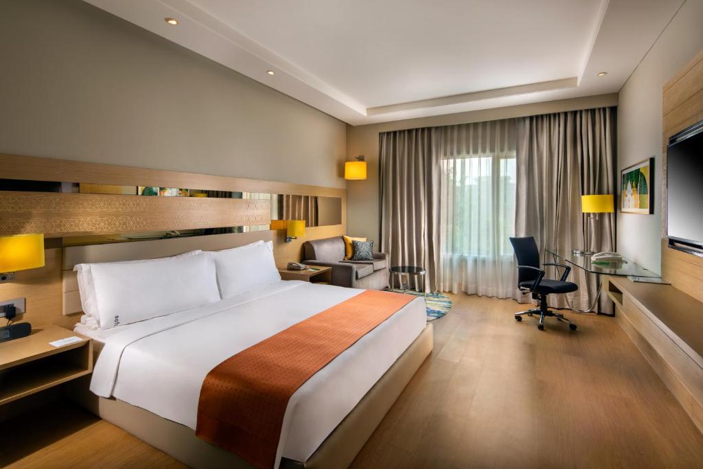 Двухместный (Same Day Use Room for 6 hrs between 0900 hrs to 1800 hrs (same day check-in/out) with complimentary one round of coffee/tea and 25% discount on food), Holiday Inn Agra MG Road, an IHG Hotel