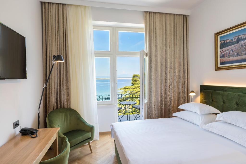 Двухместный (Двухместный номер Делюкс с 1 кроватью и балконом, вид на море) отеля Hotel Miramare, Цриквеница