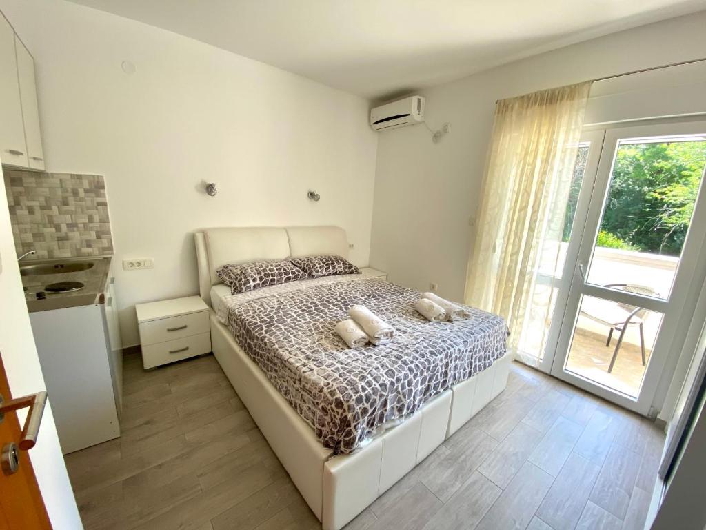 Двухместный (Классический двухместный номер с 1 кроватью и балконом) апартамента Apartments Popović, Будва