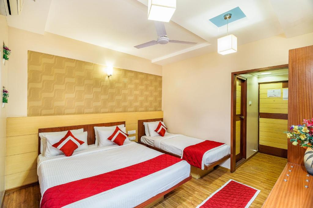 Двухместный ([Sanitized] Superior Double Room) отеля Hotel Kanthi Comforts, Бангалор