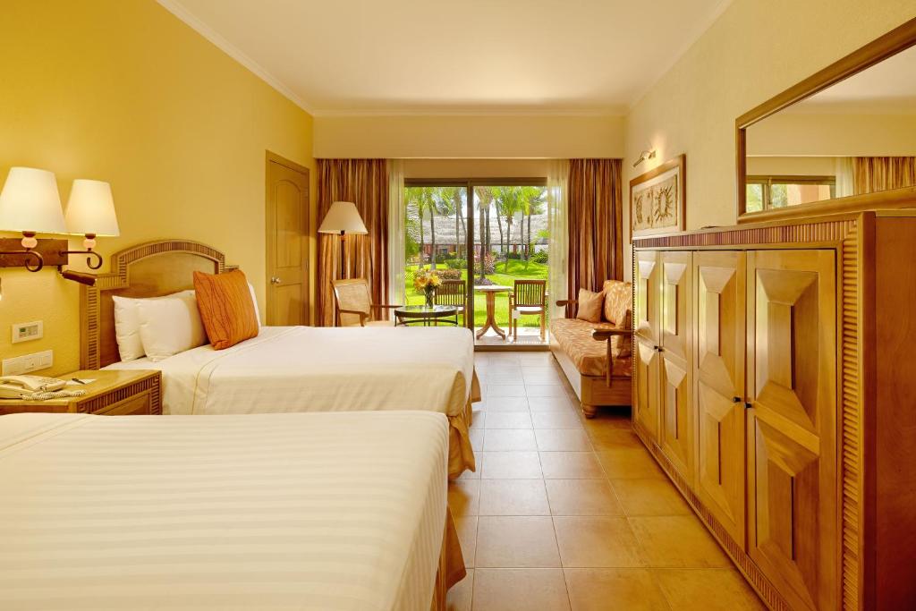 Двухместный (Улучшенный номер (для 2 взрослых + 1 ребенка)) курортного отеля Barceló Maya Tropical - All Inclusive, Кспу-Ха
