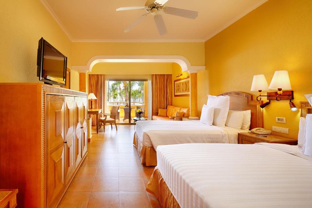 Сьюит (Полулюкс рядом с океаном, этаж «Премиум» (для 3 взрослых и 1 ребенка)) курортного отеля Barceló Maya Tropical - All Inclusive, Кспу-Ха