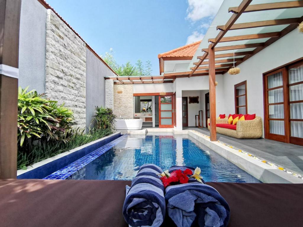 Вилла (Royal - One Bedroom Villa with Private Pool) курортного отеля Kuta Puri Bungalow, Кута