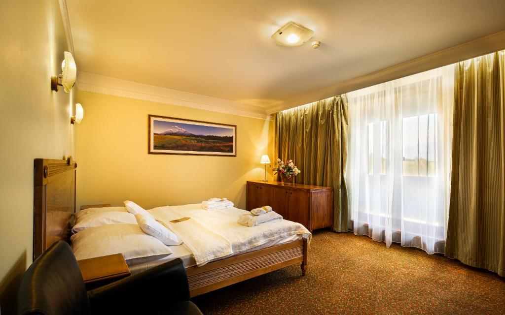 Сьюит (Люкс с 2 спальнями и видом на горы) отеля Hotel International, Татранска-Ломница