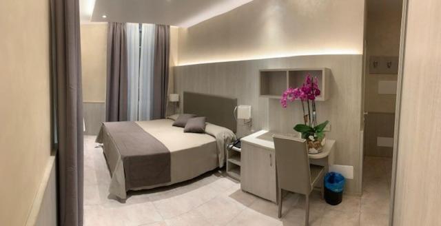 Двухместный (Двухместный номер Делюкс с 1 кроватью или 2 отдельными кроватями и видом на море) отеля Hotel Lamberti, Алассио