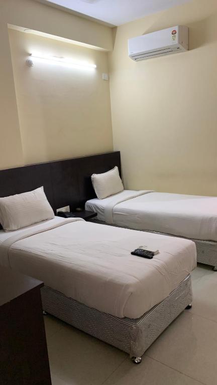 Двухместный (Двухместный номер Делюкс с 1 кроватью) отеля CYC 011 LIMESTONE LUXURY, Хайдарабад