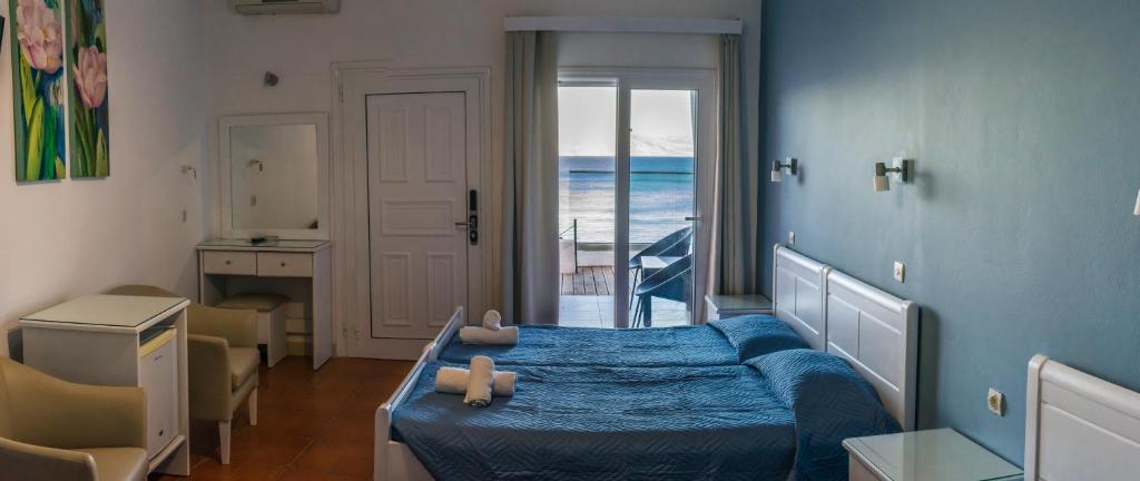 Двухместный (Двухместный номер с 2 отдельными кроватями, вид на море) отеля Oasis Hotel, Перама