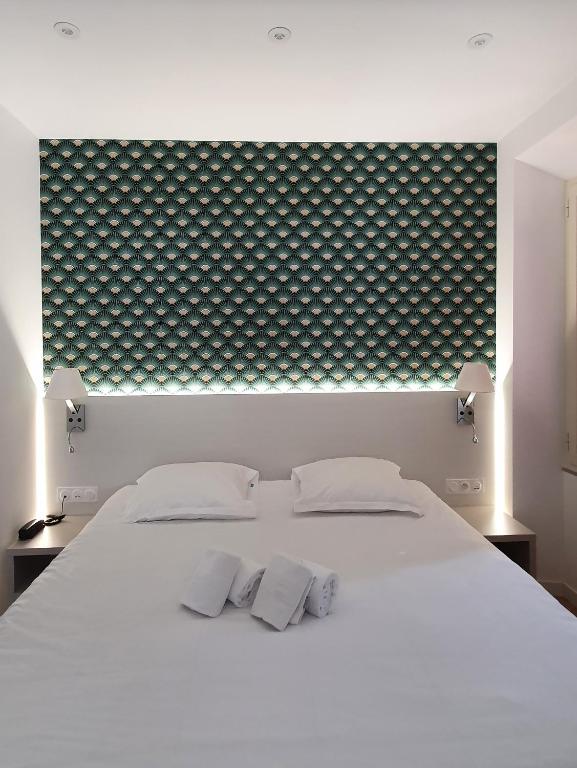 Четырехместный (Quadruple Room with Mountain & Sea View) отеля Hôtel Bella Vista, Порто