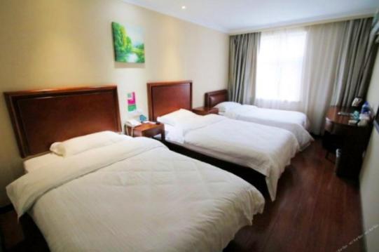 Семейный (Предложение для граждан материковой части Китая - Семейный номер) отеля GreenTree Inn Shanghai Luojing Express Hotel, Баошань