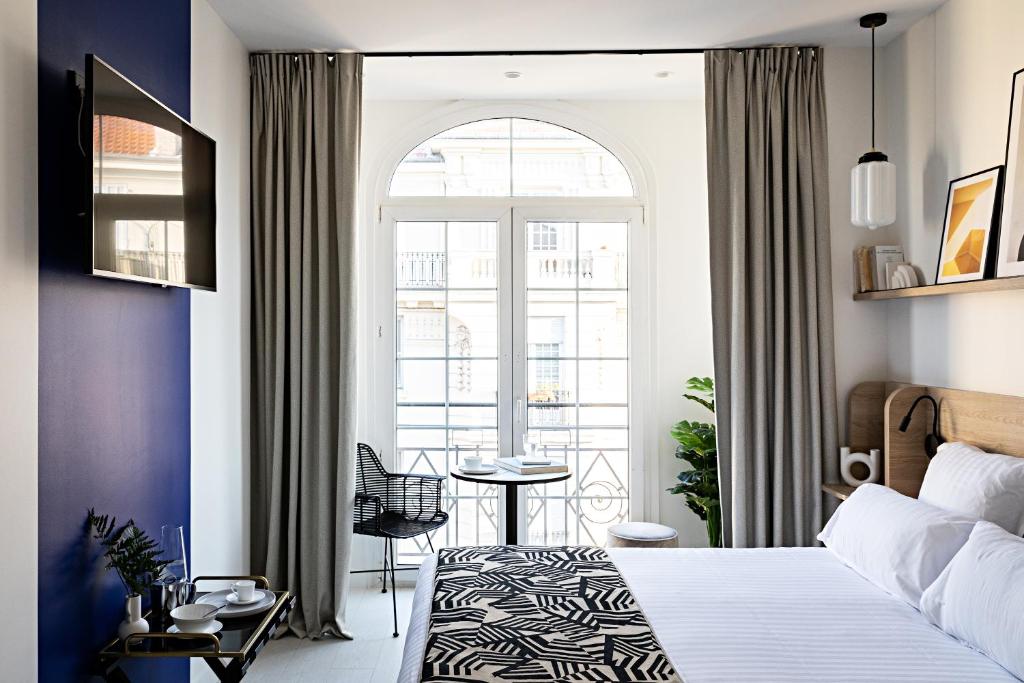 Двухместный (Улучшенный номер с кроватью размера «queen-size») отеля Hôtel Le Lausanne, Ницца