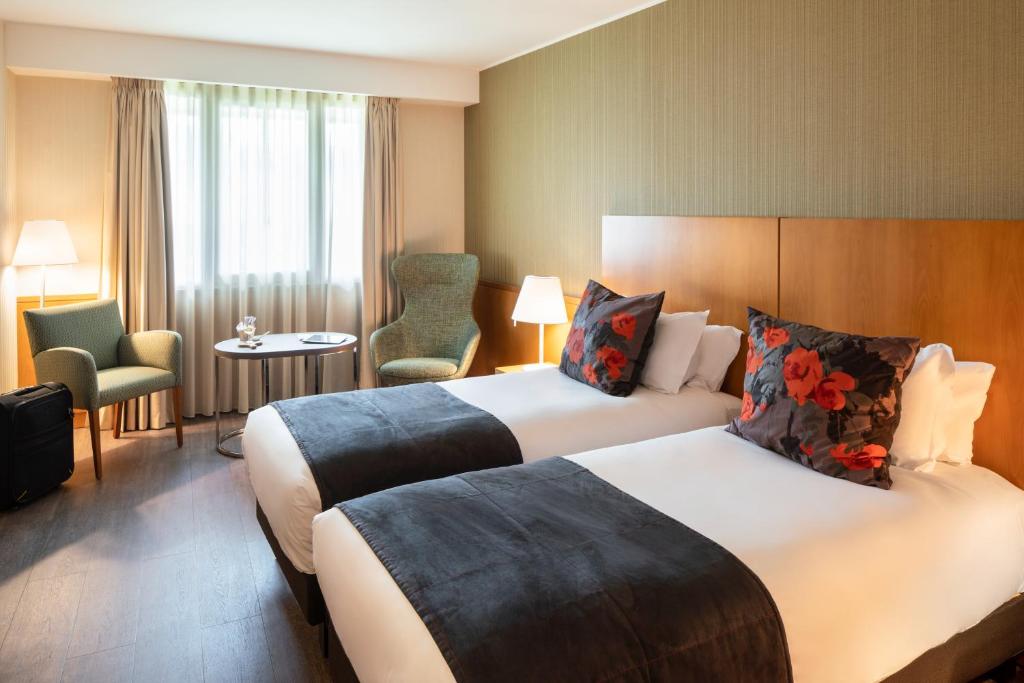 Двухместный (Стандартный двухместный номер с 2 отдельными кроватями) отеля Hotel Mercure Porto Gaia, Вила-Нова-ди-Гая