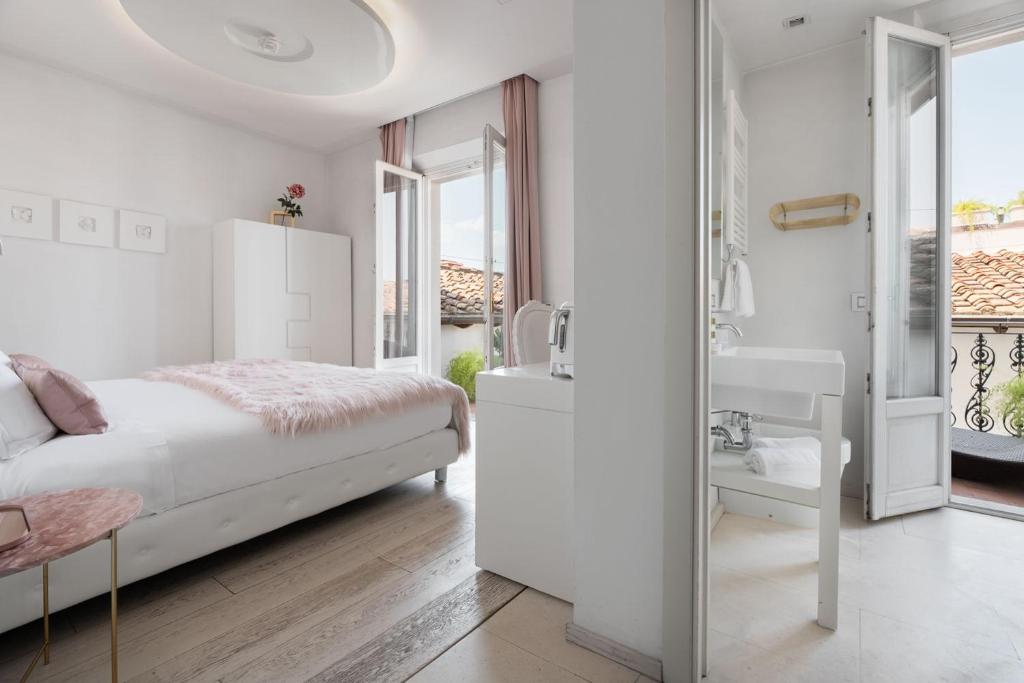 Двухместный (Номер с кроватью размера «king-size» и балконом) отеля Hotel Home Florence, Флоренция