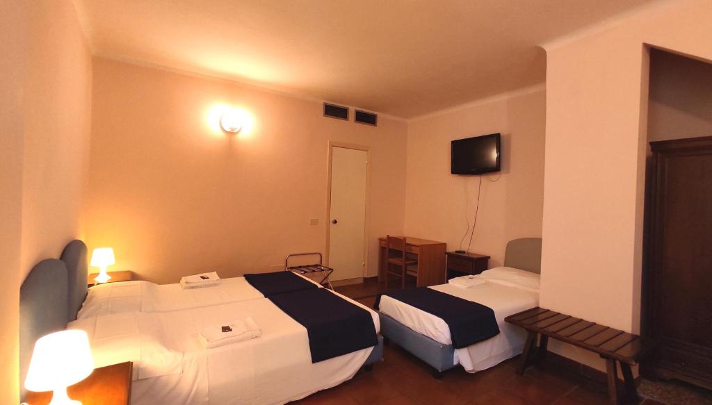 Четырехместный (Четырехместный номер эконом-класса) отеля Hotel Rita Major, Флоренция