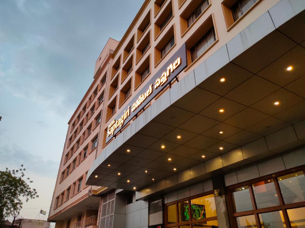 Отель Hotel Saptagiri, Хайдарабад
