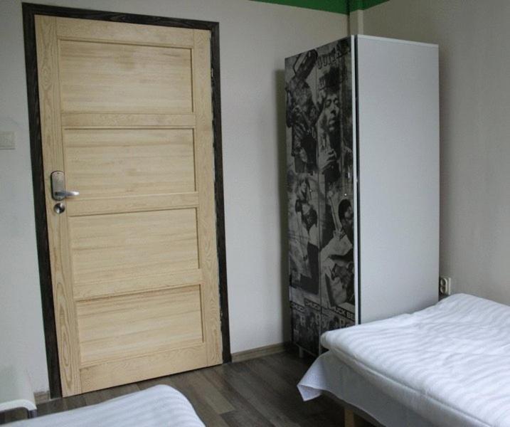 Двухместный (Двухместный номер с 1 кроватью или 2 отдельными кроватями, общая ванная комната) хостела La Guitarra Hostel Poznań, Познань