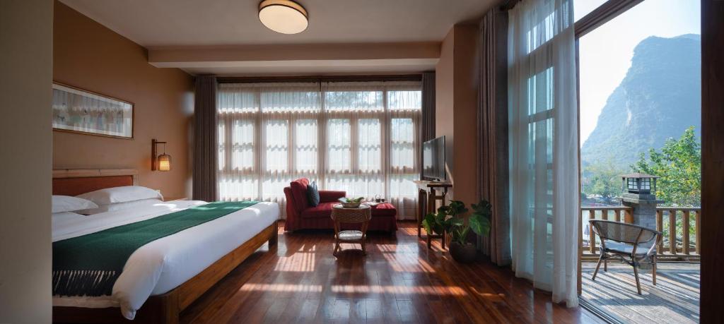 Двухместный (Номер Делюкс с кроватью размера «queen-size») загородного отеля Yangshuo Moondance Hotel, Яншо